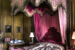 3-Scarlet-Bed